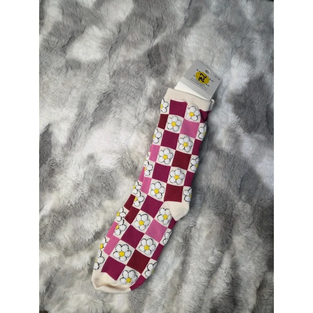 American Eagle Pink Burgundy Checkered Daisy Floral Crew Socks NWT